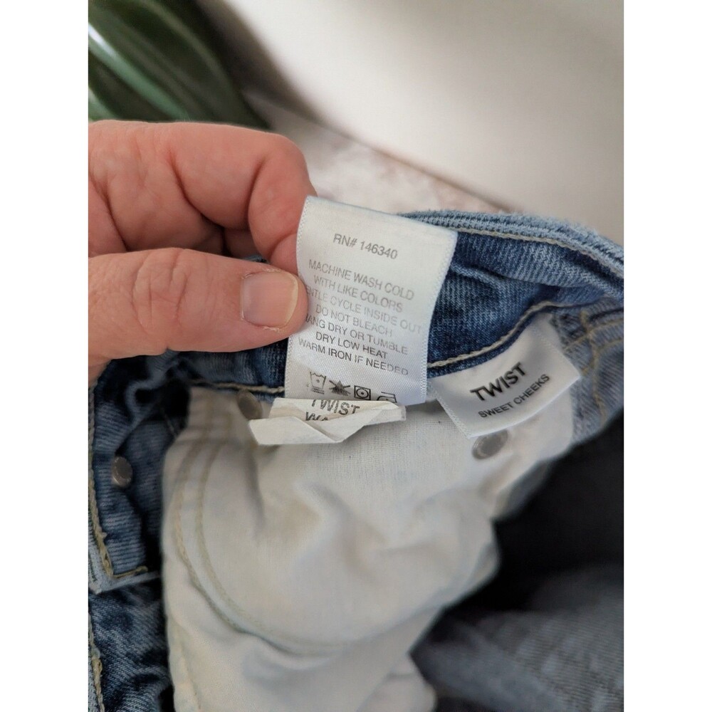 AMO Twist Sweet Cheeks Distressed Light Wash Jeans Twisted Hem 25 Cropped - Picture 7 of 8